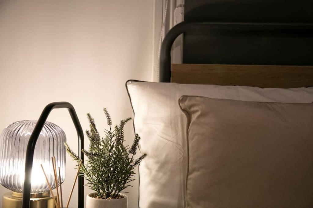 Fortunae'S Cosy Apartment- By Fang Sunderland  Luaran gambar