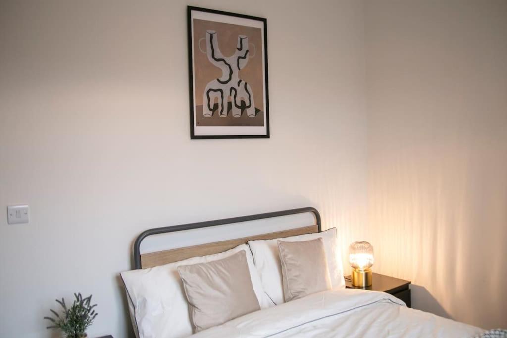 Fortunae'S Cosy Apartment- By Fang Sunderland  Luaran gambar