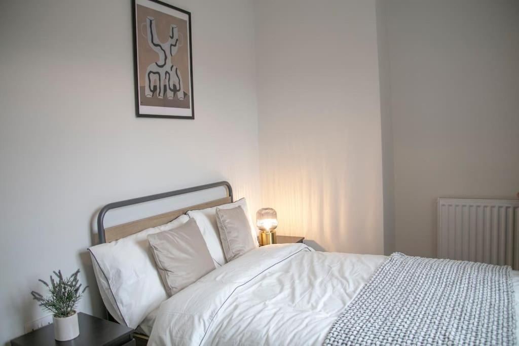 Fortunae'S Cosy Apartment- By Fang Sunderland  Luaran gambar