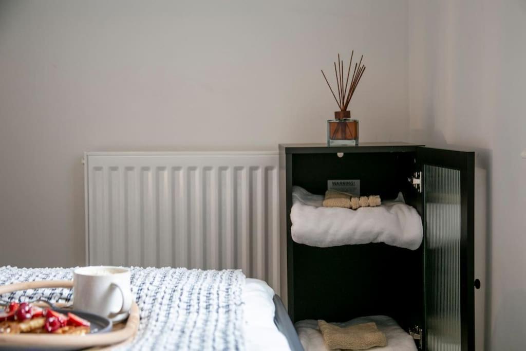 Fortunae'S Cosy Apartment- By Fang Sunderland  Luaran gambar