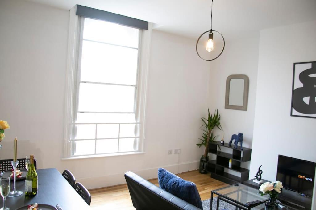 Fortunae'S Cosy Apartment- By Fang Sunderland  Luaran gambar