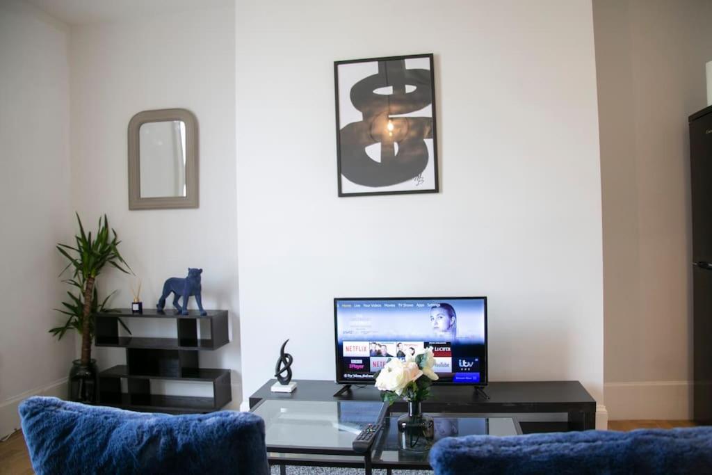 Fortunae'S Cosy Apartment- By Fang Sunderland  Luaran gambar