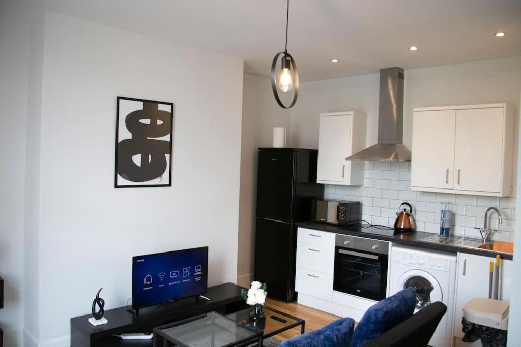 Fortunae'S Cosy Apartment- By Fang Sunderland  Luaran gambar