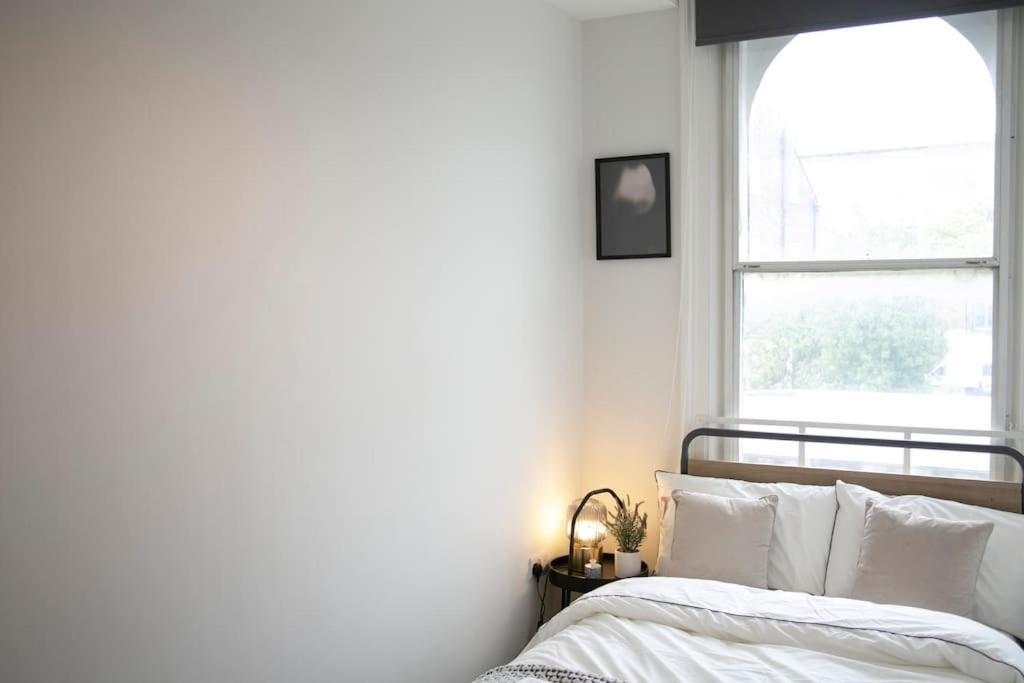 Fortunae'S Cosy Apartment- By Fang Sunderland  Luaran gambar