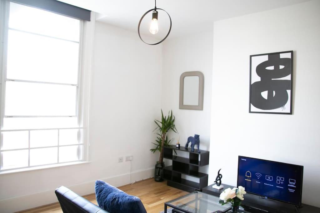 Fortunae'S Cosy Apartment- By Fang Sunderland  Luaran gambar