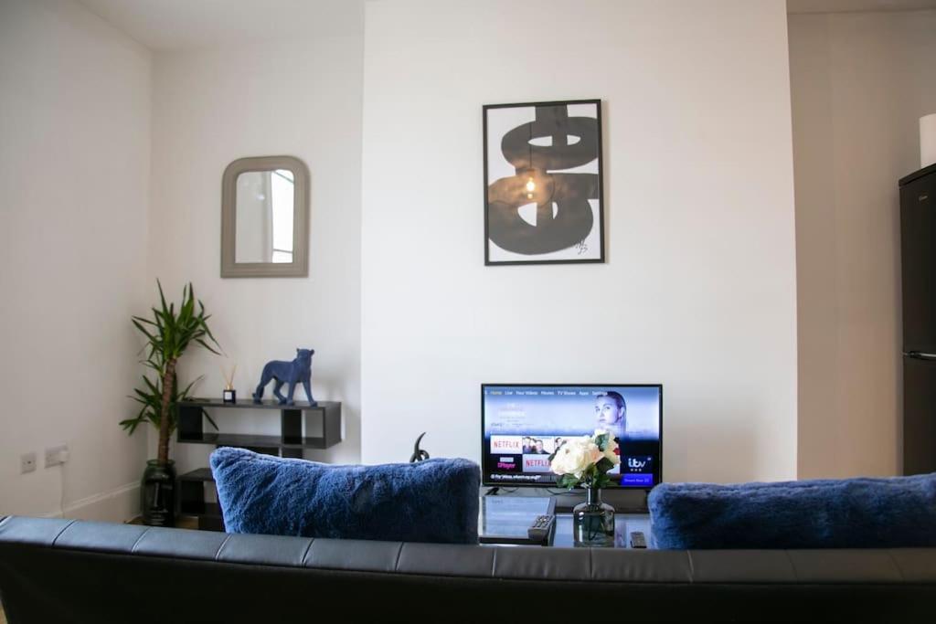 Fortunae'S Cosy Apartment- By Fang Sunderland  Luaran gambar