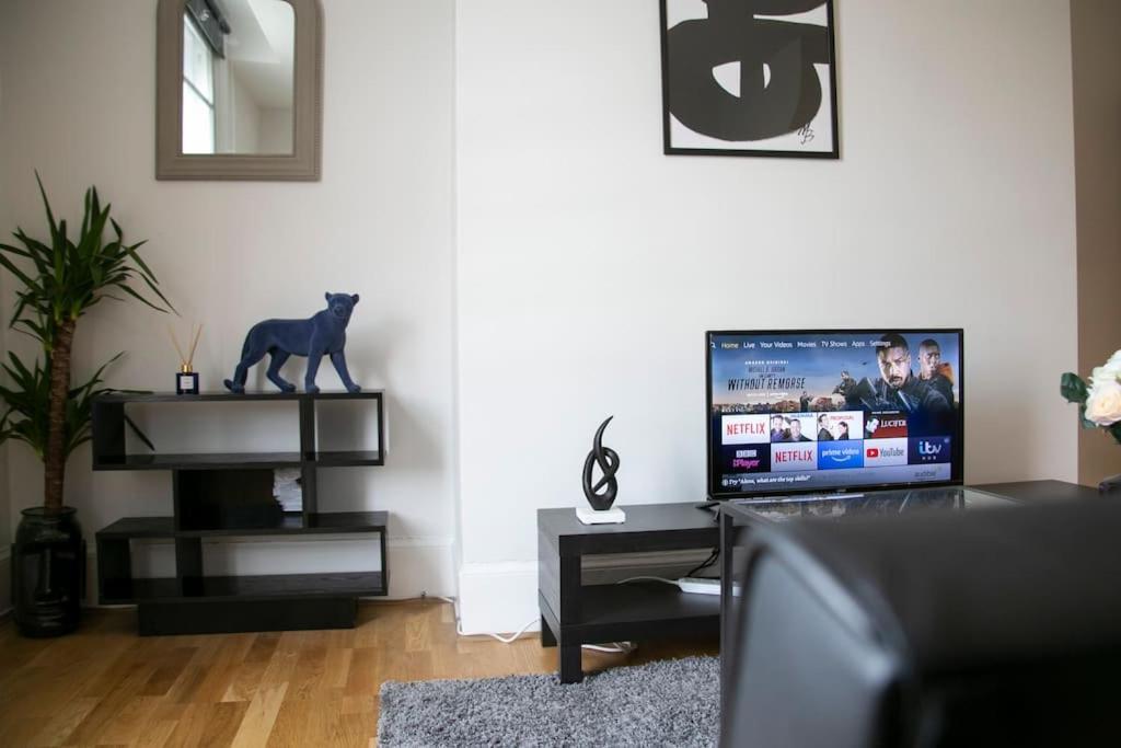 Fortunae'S Cosy Apartment- By Fang Sunderland  Luaran gambar