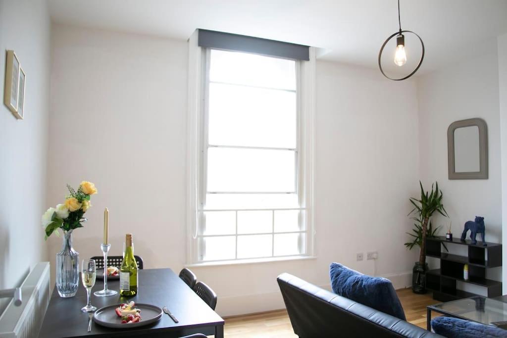 Fortunae'S Cosy Apartment- By Fang Sunderland  Luaran gambar